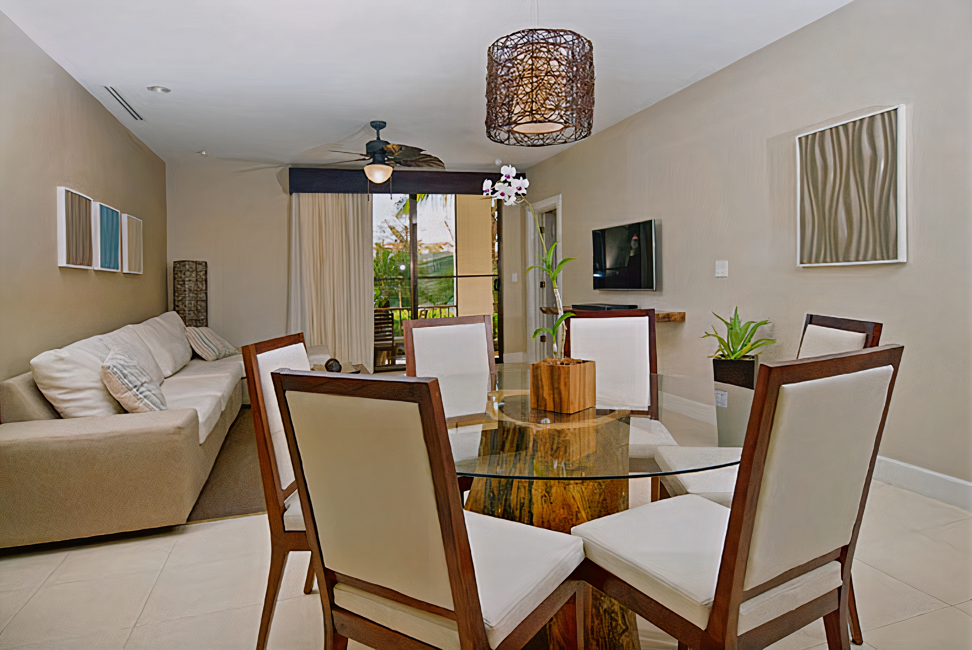 Elegant dining room designed by Decotropic
